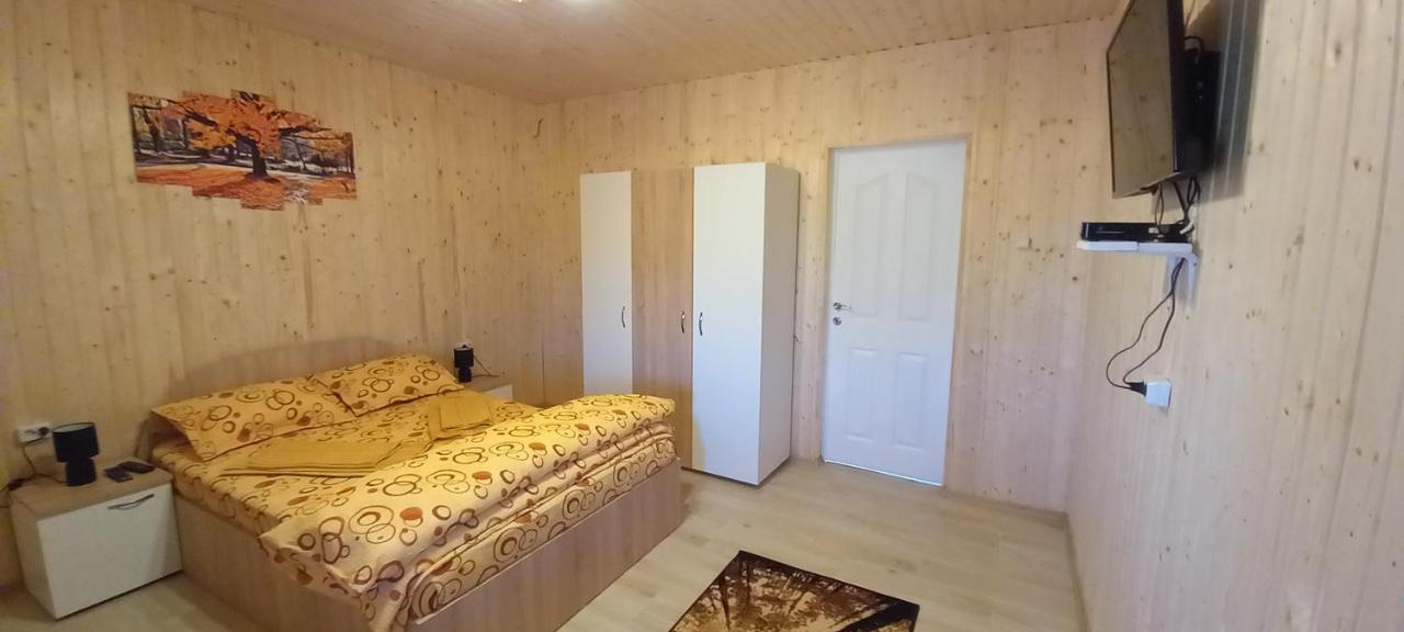 Willa Casa Claudiu Ieşelniţa Zewnętrze zdjęcie