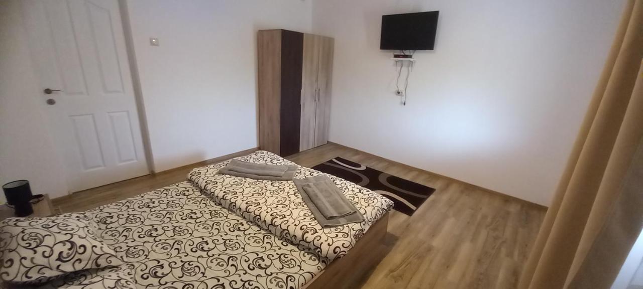 Willa Casa Claudiu Ieşelniţa Zewnętrze zdjęcie