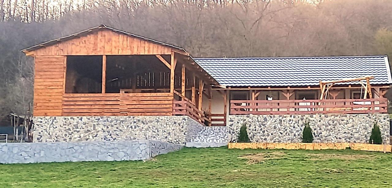 Willa Casa Claudiu Ieşelniţa Zewnętrze zdjęcie