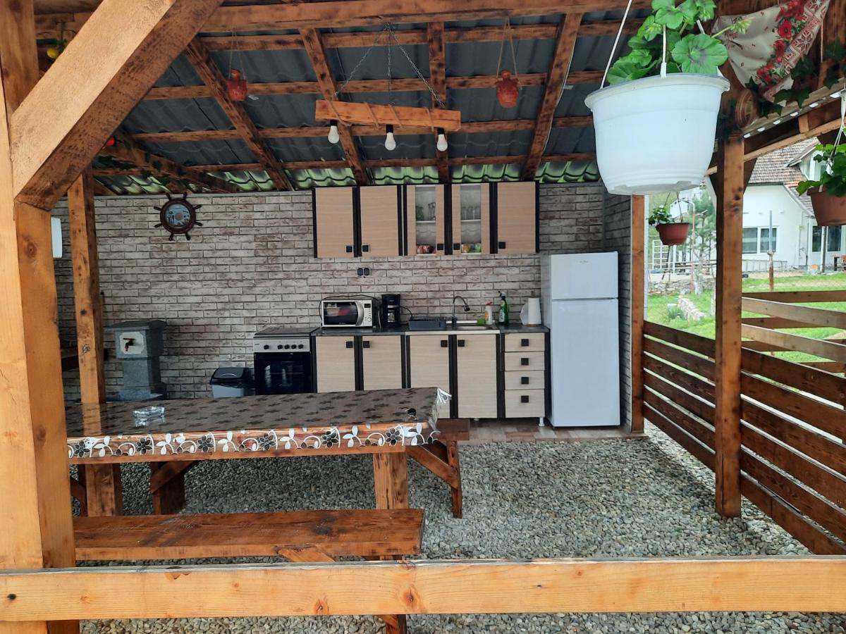 Willa Casa Claudiu Ieşelniţa Zewnętrze zdjęcie